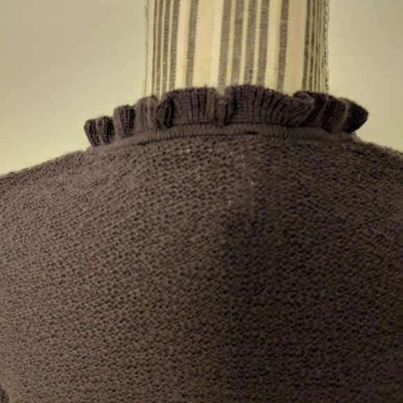 Vintage Sweater with Ruffle Collar and Leaf Detail - Picture 5 of 6